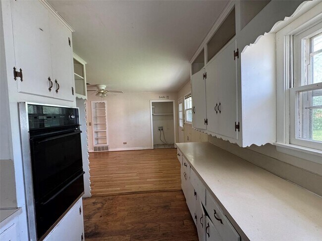 Building Photo - House for Lease in Denison