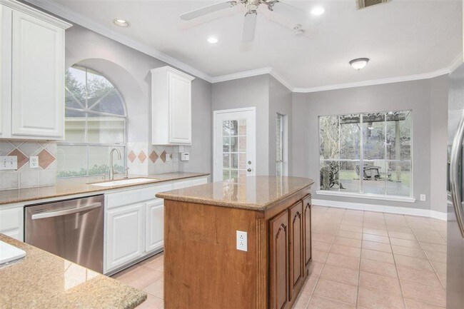 Building Photo - 2117 Enchanted Lake Dr