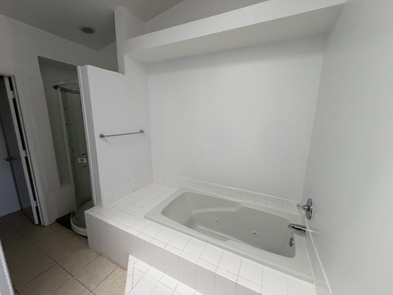 Building Photo - 363 Caribbean Dr