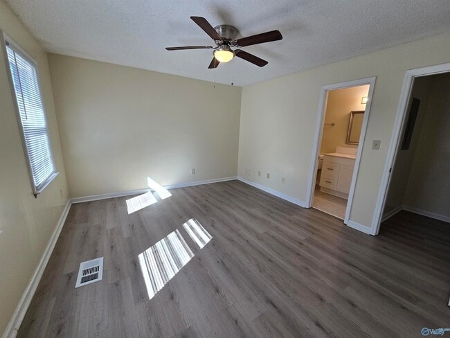 Building Photo - 11539 Jade Ln SE