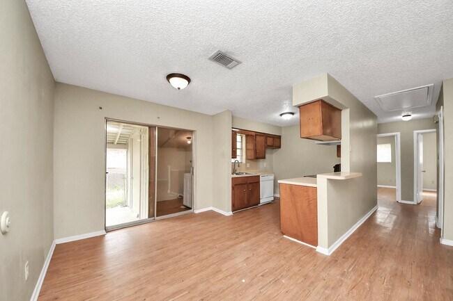 Building Photo - 1006 Perry St