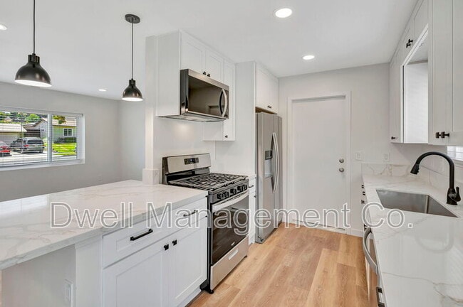 Building Photo - 1243 Purdy St