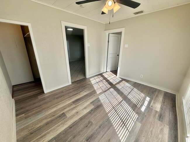 Building Photo - Updated 4 bedroom!