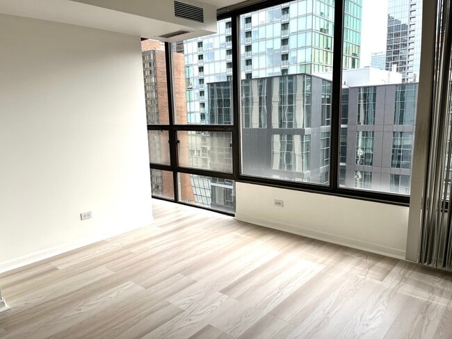 Building Photo - 230 E Ontario St