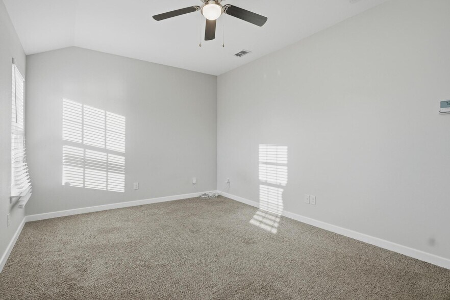 Building Photo - 2050 Lillius St