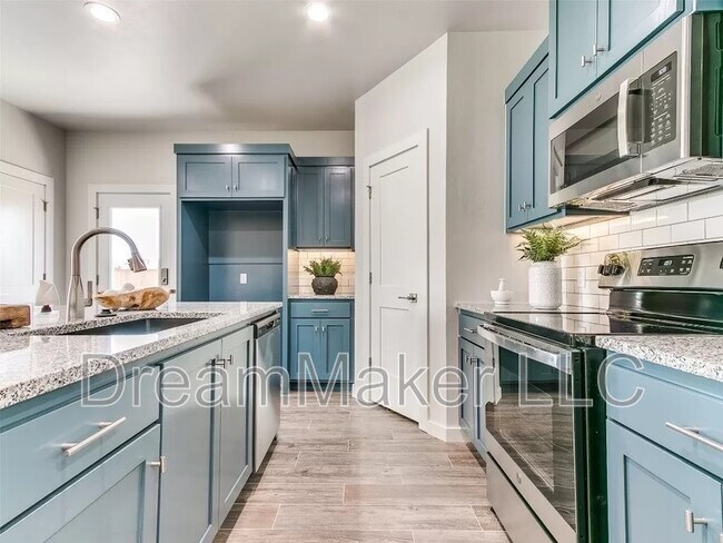 Building Photo - 2807 Clifton Ter