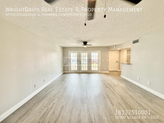 Building Photo - 10500 Village Dr