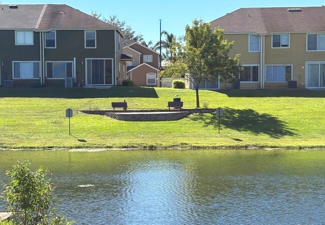 Building Photo - Available Now! Charming 1-Story Lockout Townhome in Davenport!