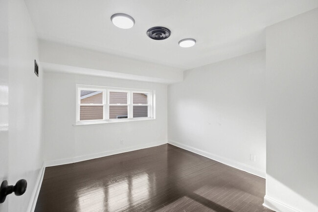 Building Photo - 3410 Calwagner St