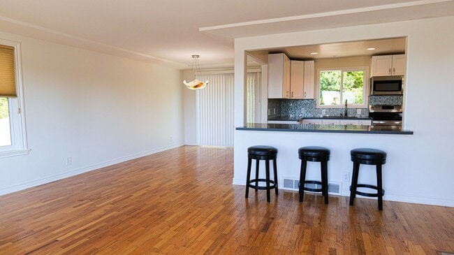 Building Photo - 4Bd/2.5Ba Edmonds House