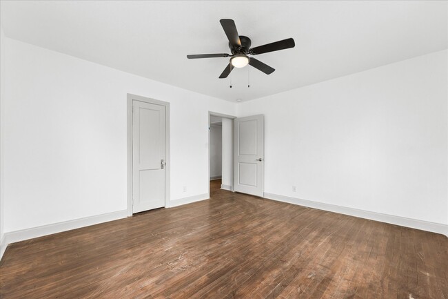 Building Photo - Newly Remodeled Beauty waiting for its fir...