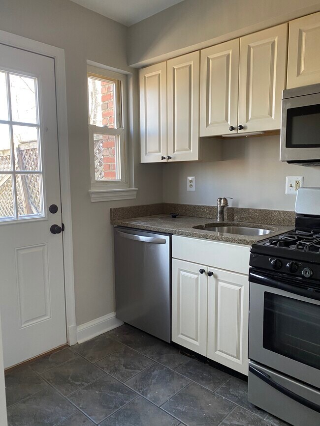 Building Photo - 314 Clifford Ave