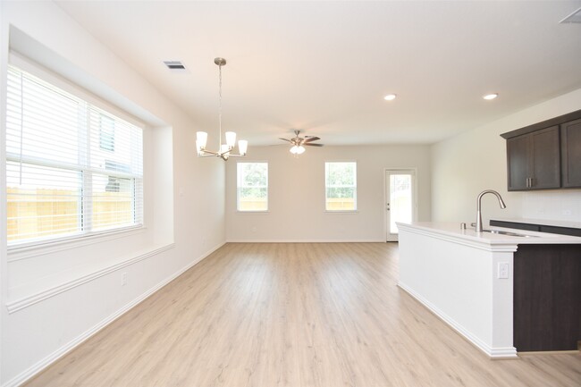Building Photo - 27823 Western Crk Ct