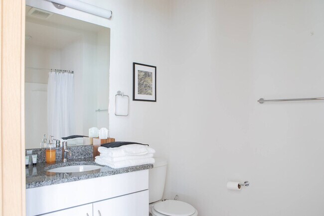 Building Photo - 1640 N Water St