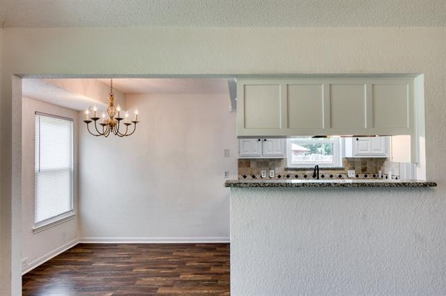 Building Photo - 1700 Willow Vale Dr