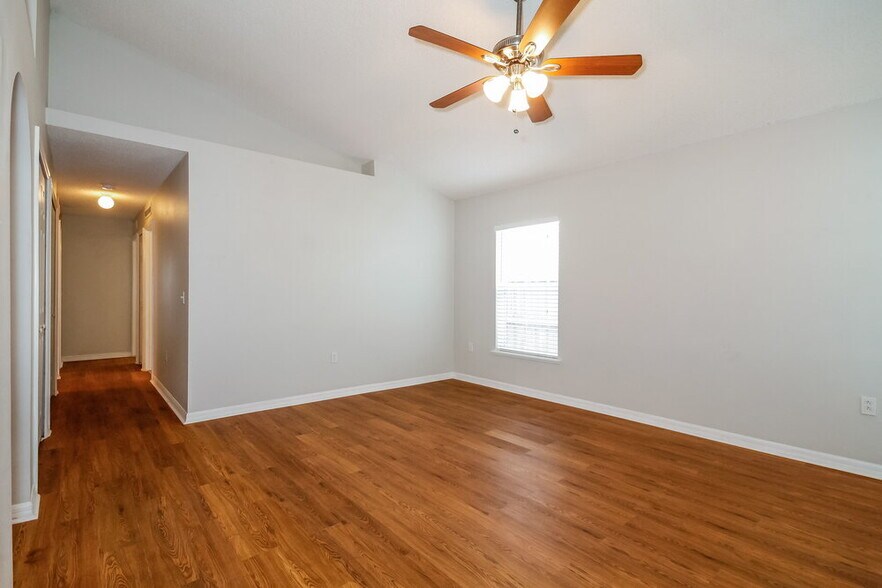 Building Photo - 30319 Birdhouse Dr