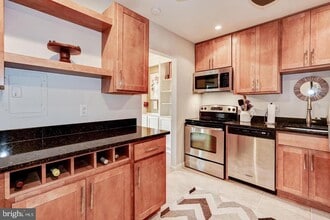 Building Photo - 9702 Kingsbridge Dr