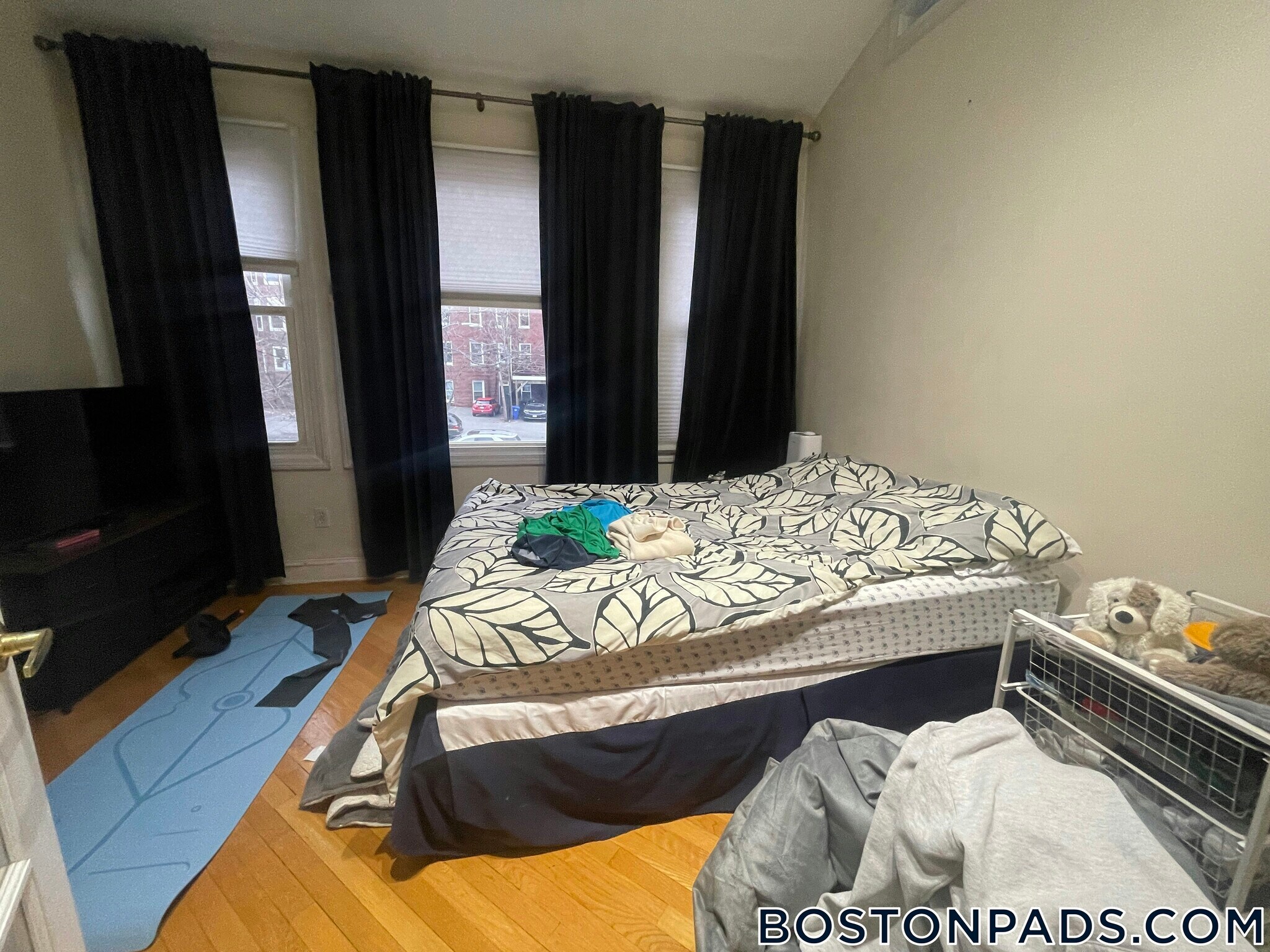 Building Photo - 1689 Beacon St