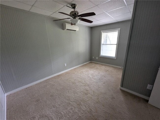 Building Photo - 58 Pinewood Dr