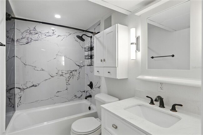 Building Photo - 614 N Hyer Ave