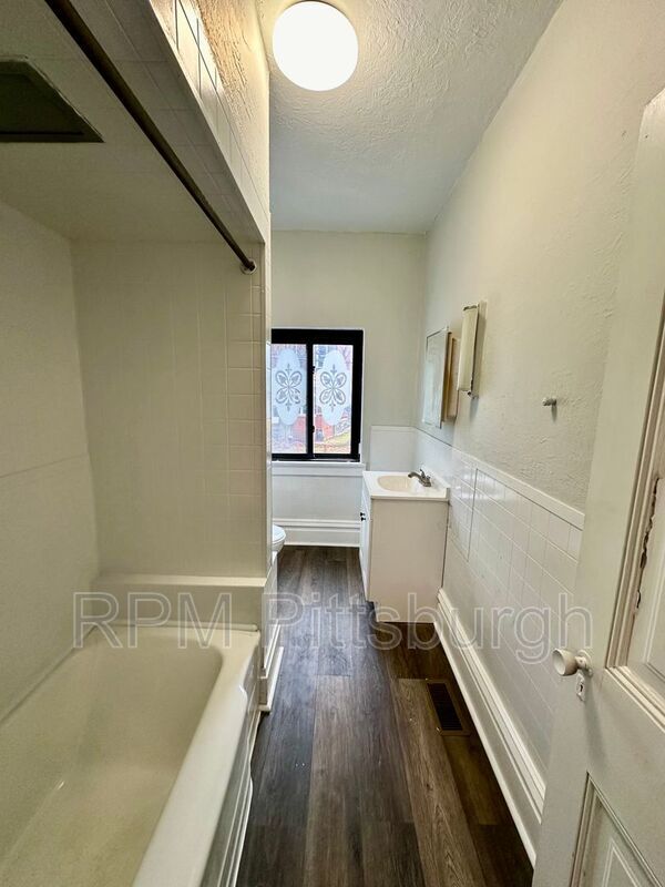 Building Photo - 1825 Rialto St