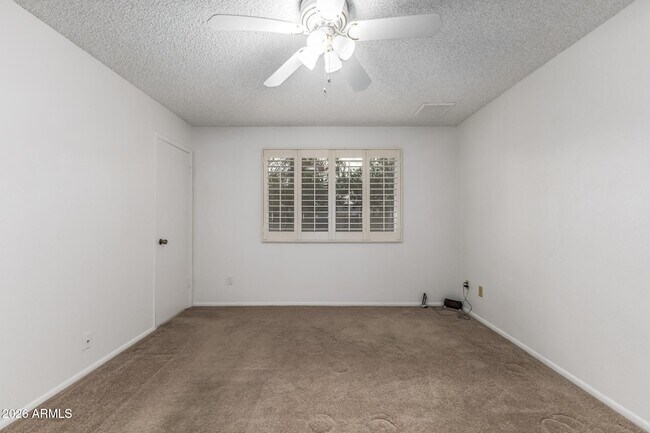 Building Photo - 3541 E Dahlia Dr