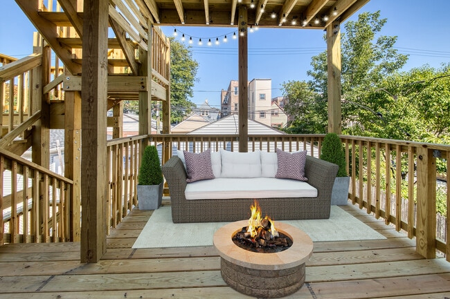 Building Photo - 3520 W Shakespeare Ave