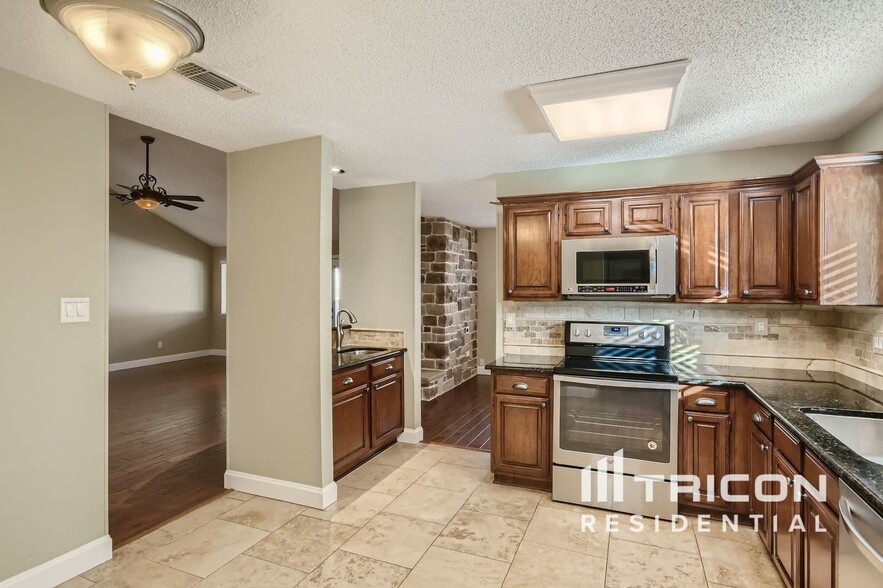 Building Photo - 3520 Ridge Haven Cir
