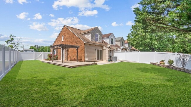 Building Photo - Dam Neck Estates Townhomes