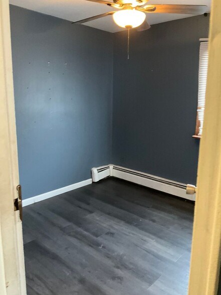 Building Photo - 1548 Islip Ave