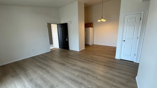 Building Photo - 3 bedroom 2 bath!! Available Now!!