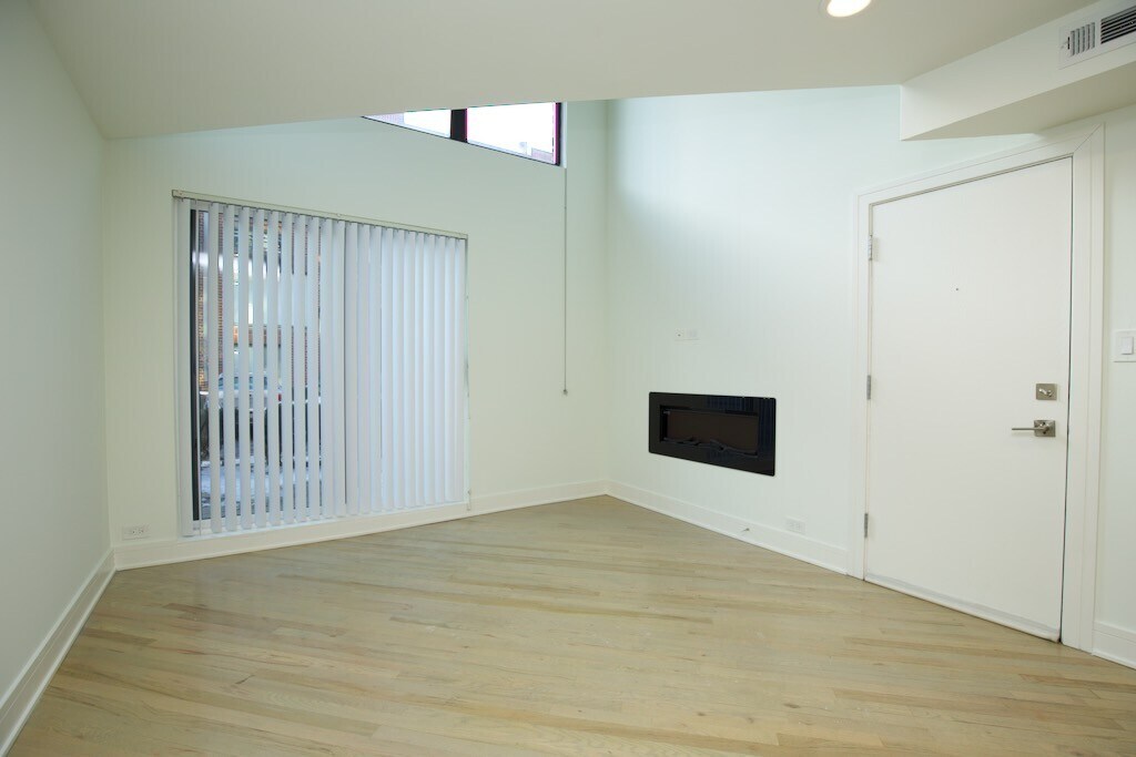 Building Photo - 843 W Grace St