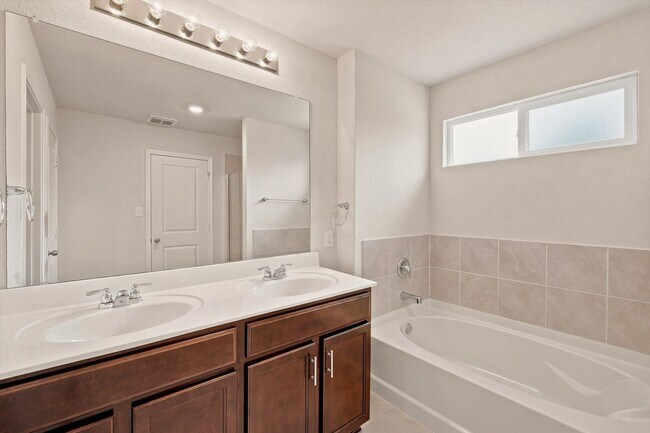 Building Photo - Beautiful Bulverde Home in Comal ISD – Move-In Ready!
