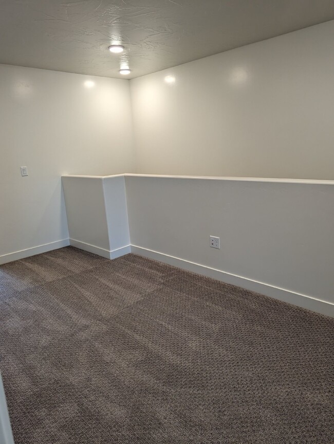Building Photo - Azalea Townhomes Poolside Living 3 Bed 2.5...