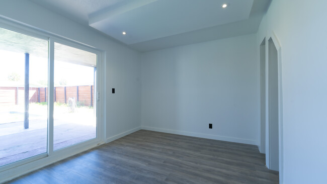 Building Photo - 321 Cornell Dr