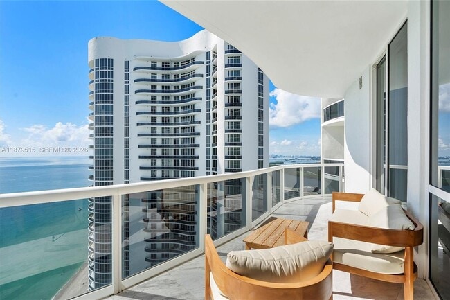 Building Photo - 16001 Collins Ave