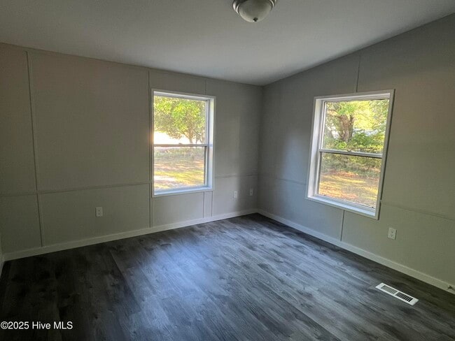 Building Photo - 202 Susans Dr
