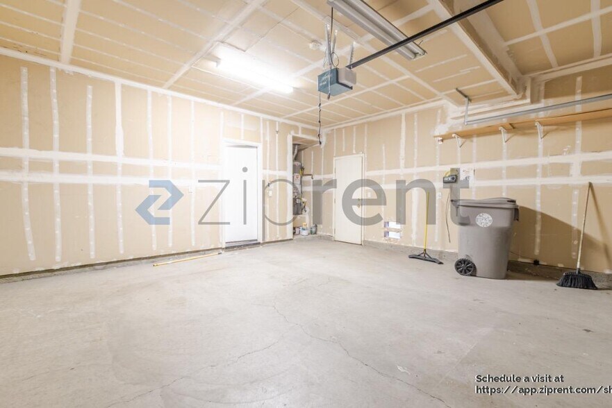 Building Photo - 3301 Myna Way