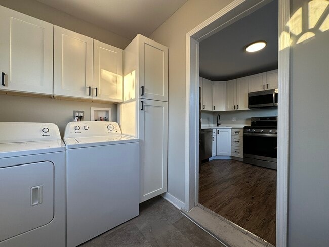 Building Photo - 15020 Ridgeway Ave