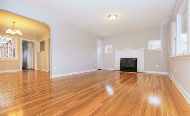 Building Photo - 1408 Gates St