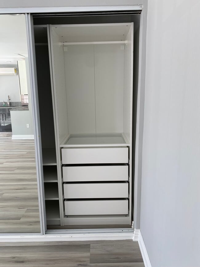 Building Photo - 337 N Vista St