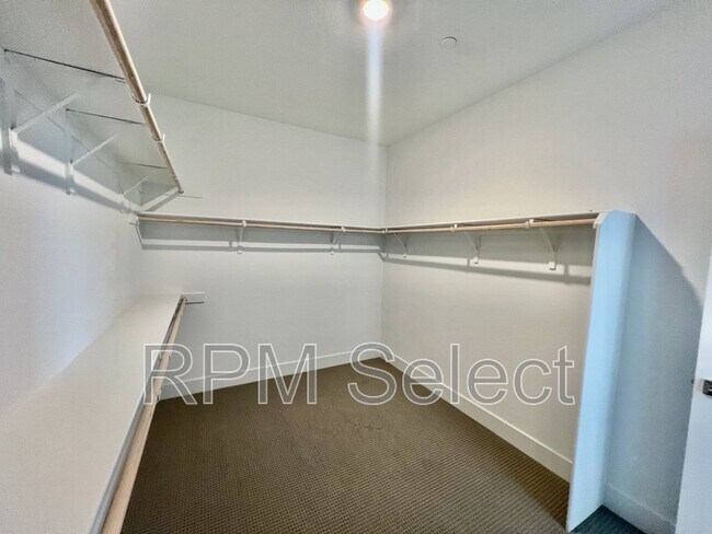 Building Photo - 2604 Atascadero Dr