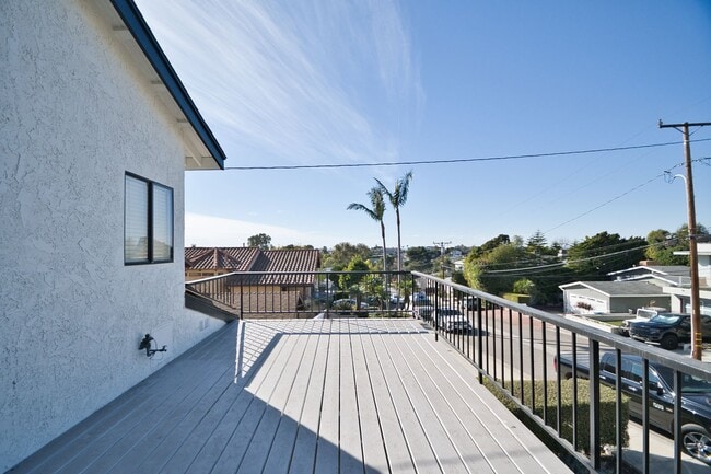Building Photo - 4 Bedroom Home on Cul de Sac in Hermosa Beach