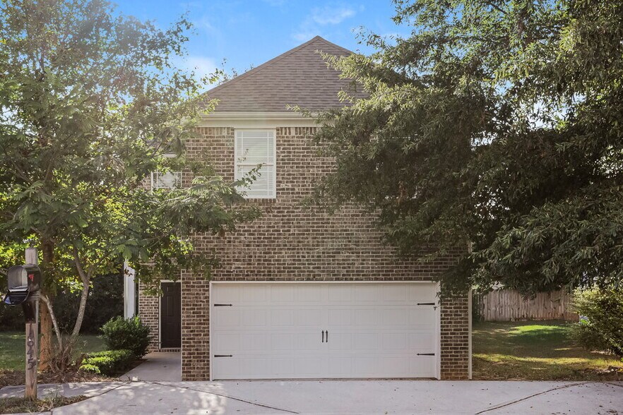 Primary Photo - 1845 Simmons Ln