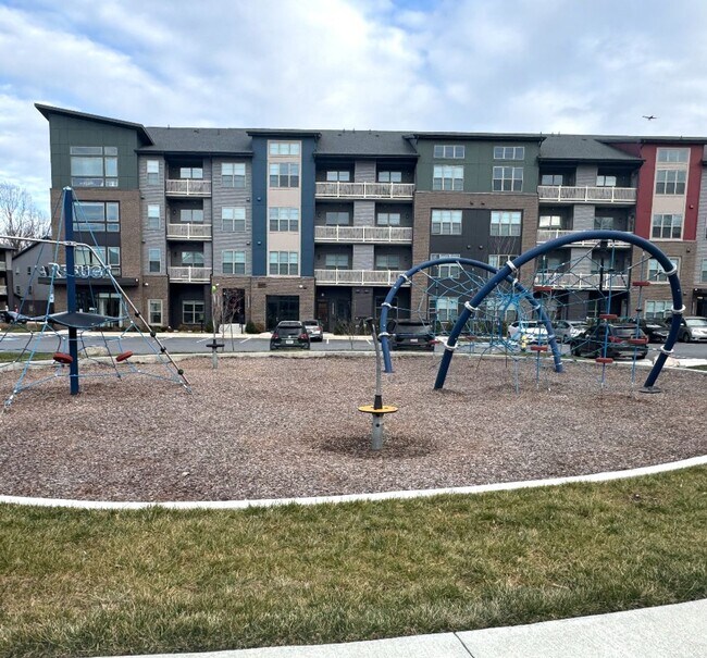 Building Photo - Beautiful 4 BR/4.5 BA EOG Townhome in Laurel!