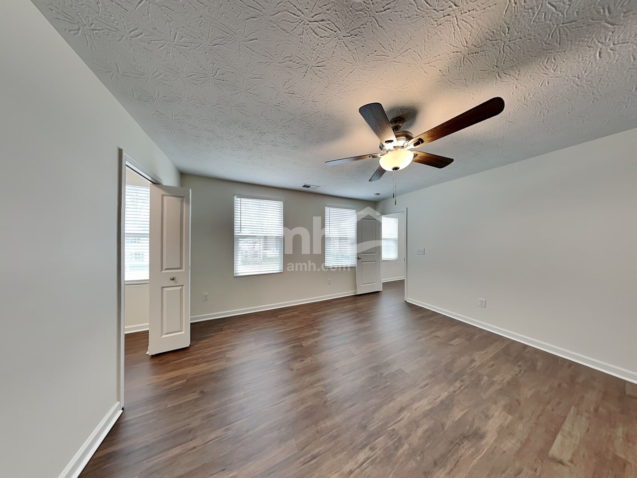 Building Photo - 99 Wooded Ridge Dr