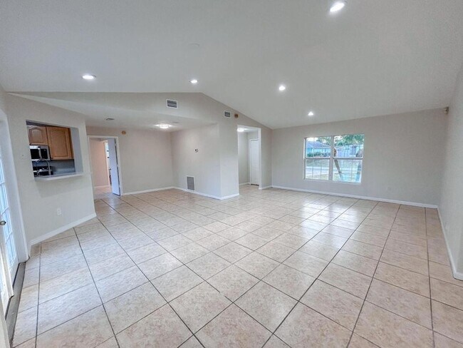 Building Photo - 1901 SW McAllister Ln