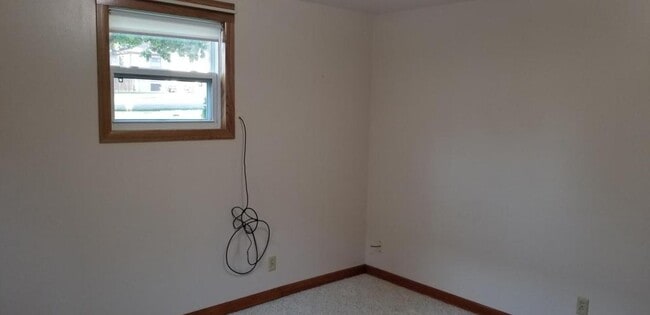 Building Photo - 1615 Hanaford Ave