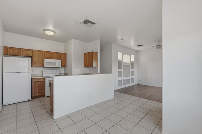 Building Photo - Comfortable Eastside Living 2 Bed, 2 Bath ...