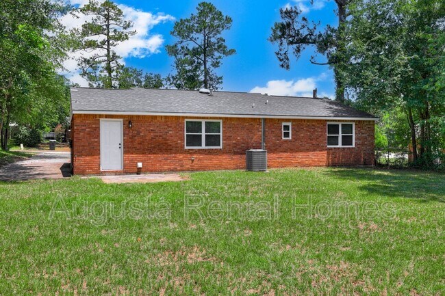 Building Photo - 2404 Southdale Dr